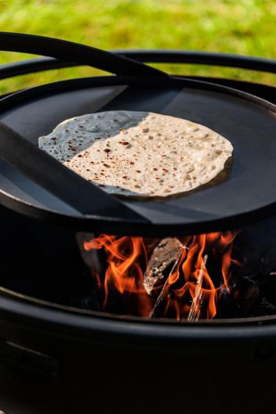 Naturstahlgrillplatte mit einem Griff für Feuerschale | BANDITO und MONTANA X | 50 cm